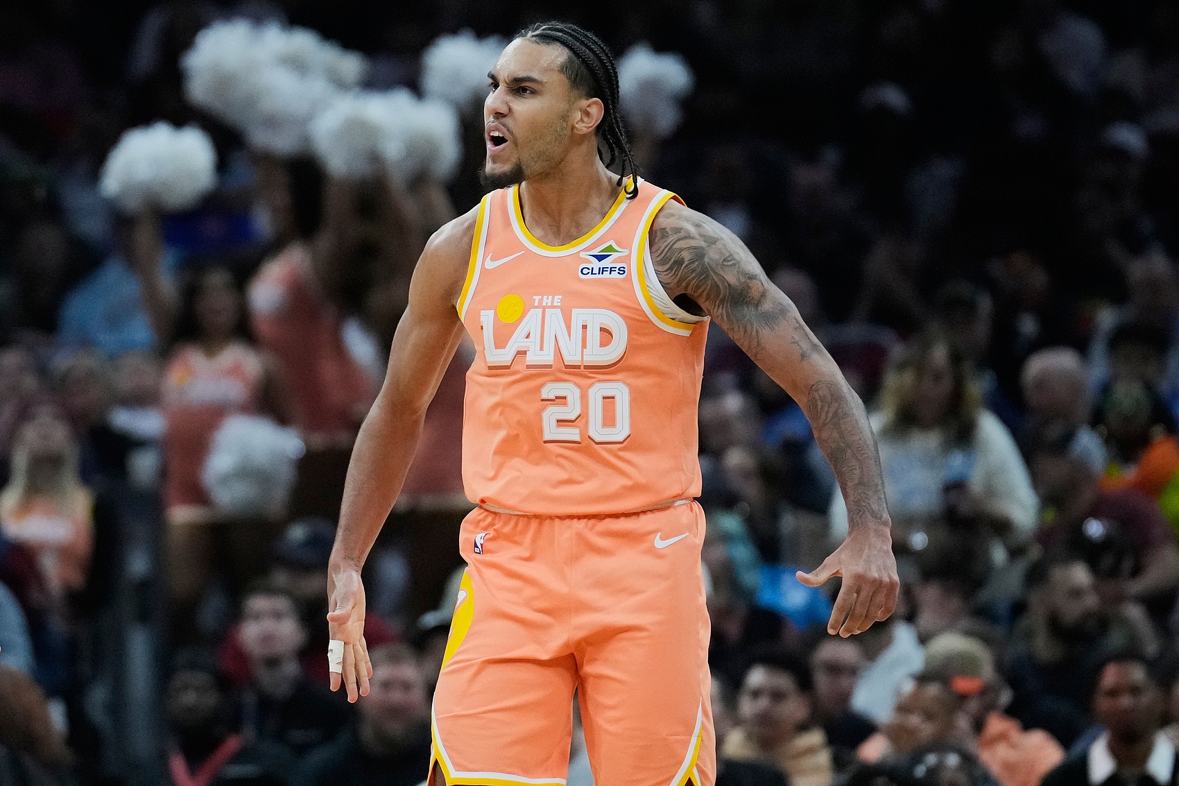 世俱杯参赛资格-泰山压顶！泰森溜底线切入接球单臂砸扣恩比德